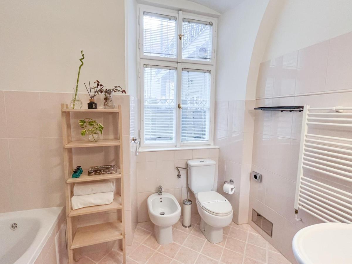 Apartamento Price & Location - Historic Square Residency *