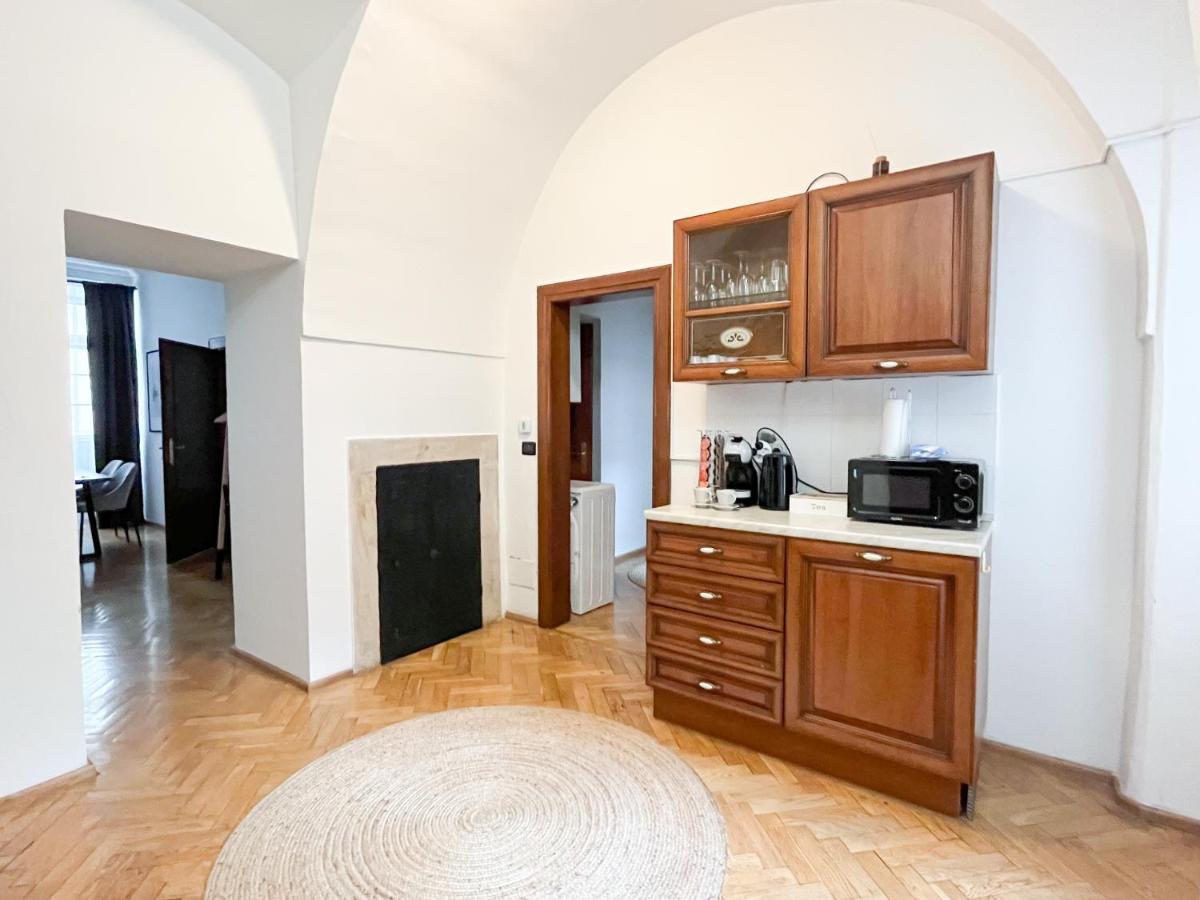 Price & Location - Historic Square Residency Apartamento *